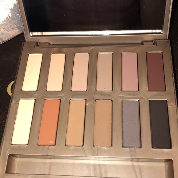 DISCONT Urban Decay NAKED Ult Bas Palette NWT - Picture 6 of 6